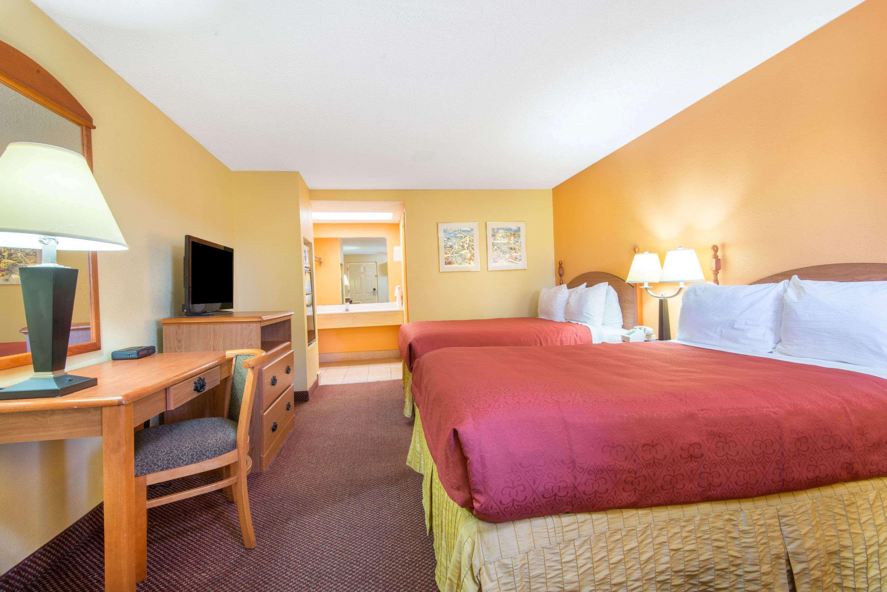 Days Inn By Wyndham Opelika Exteriér fotografie