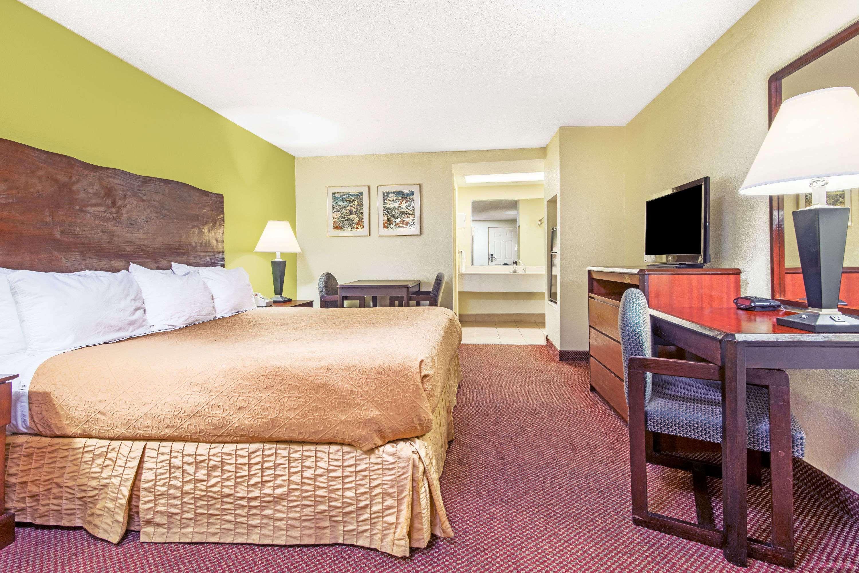 Days Inn By Wyndham Opelika Exteriér fotografie